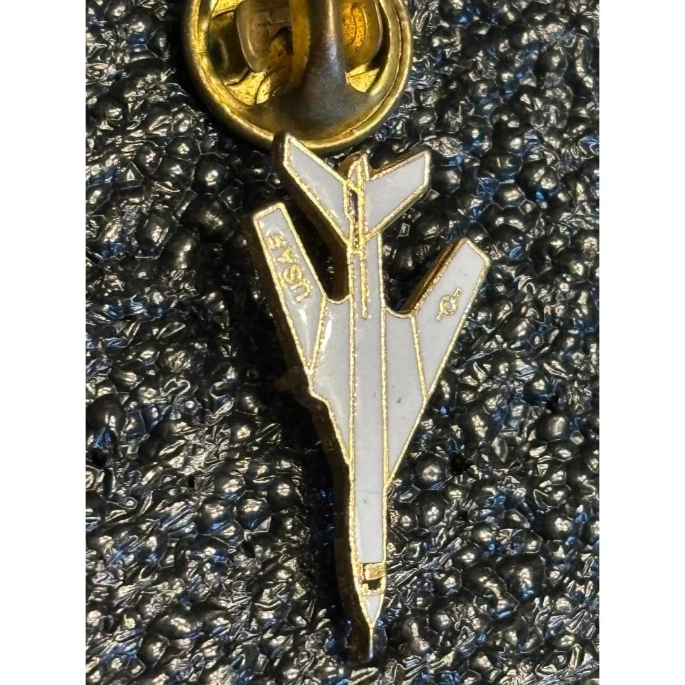 VTG F-100 USAF Military Airplane Pinback Pin Air Force‎ Pilot Lapel Brooch